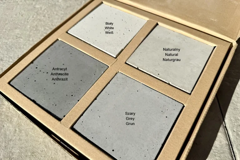 Paleta kolorów produktów Betonova z betonu architektonicznego – cztery podstawowe odcienie: biały, naturalny, szary i antracyt. Przykład wykończenia powierzchni i struktury betonu architektonicznego Betonova, idealny do nowoczesnych wnętrz, elewacji i elementów małej architektury.